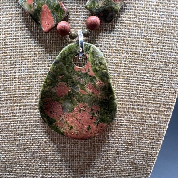 Artisan Serpentine & Unakite Multi-strand Statement Necklace - Picture 3 of 8